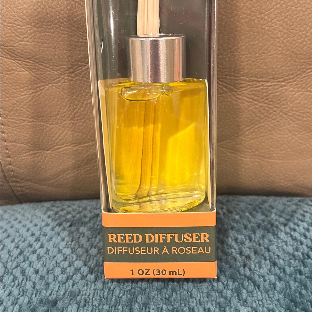 NWT Natural Sense Reed Diffuser Fragrance Clementine Orange Basil One Ounce - Picture 2 of 4